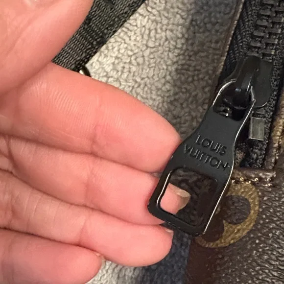 Louis Vuitton Monogram Body Bag - Picture 5 of 8